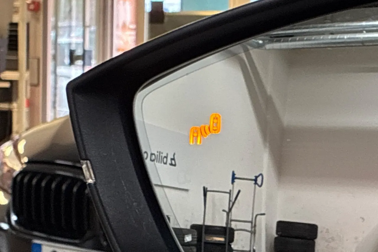 Vehicle image 25