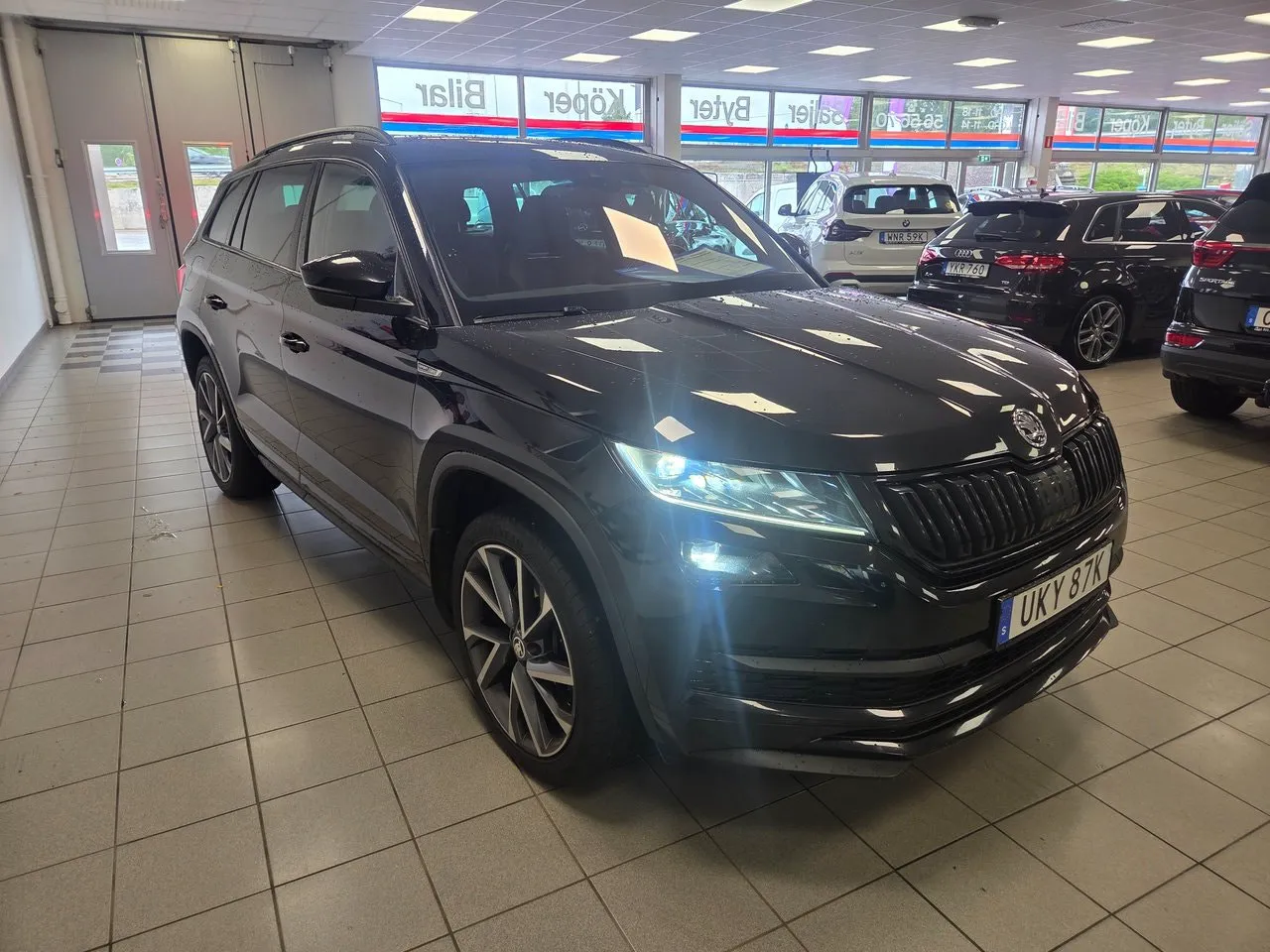 Vehicle image 12