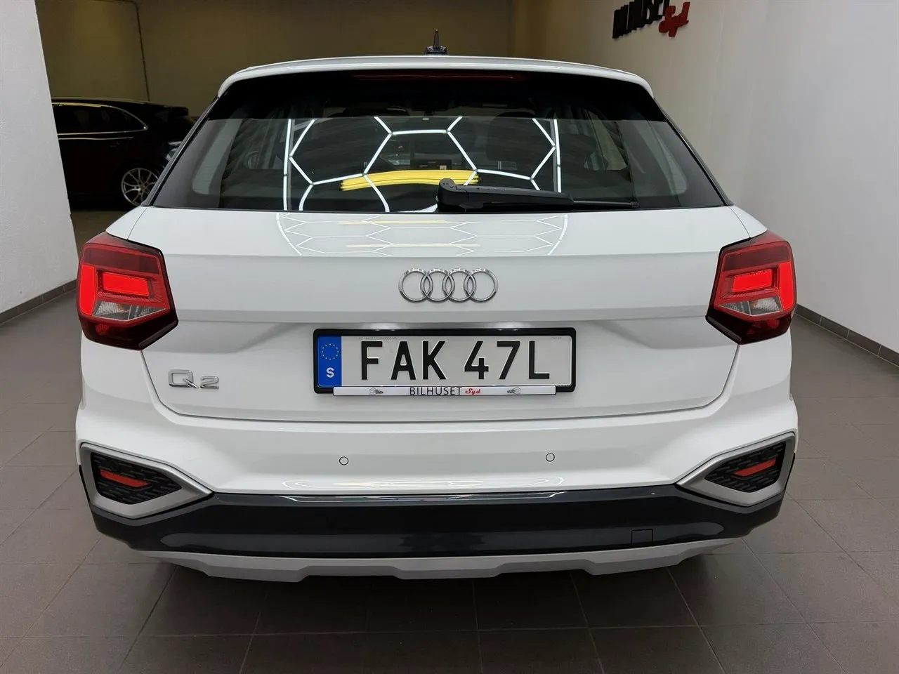 Vehicle image 7
