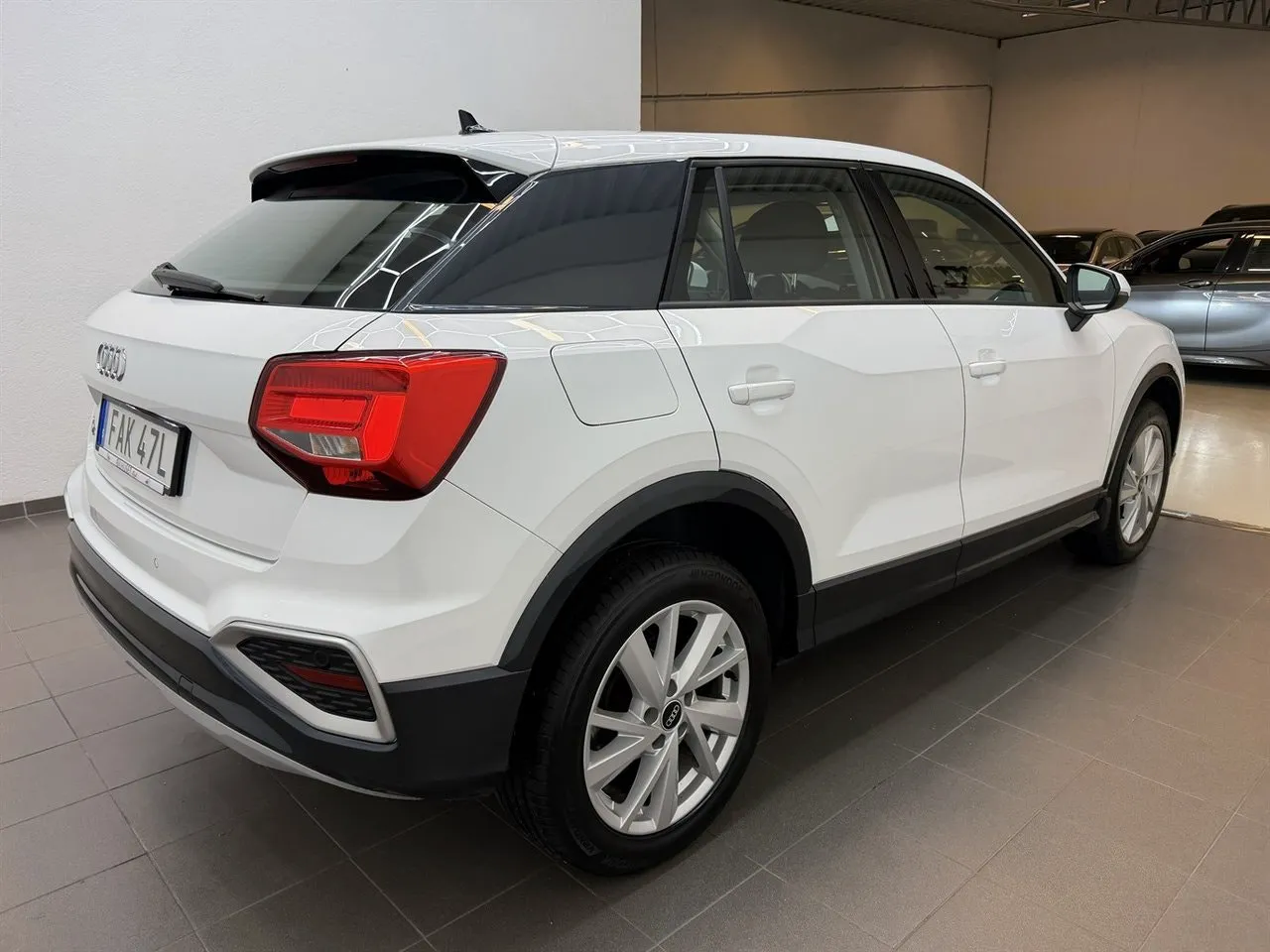 Vehicle image 8
