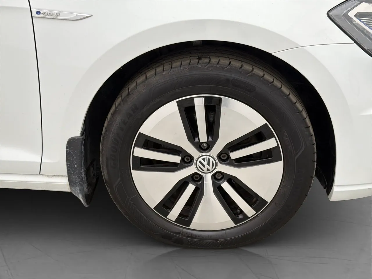 Vehicle image 30