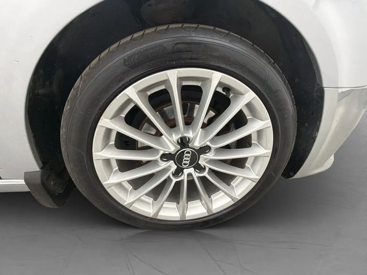 Vehicle image 25