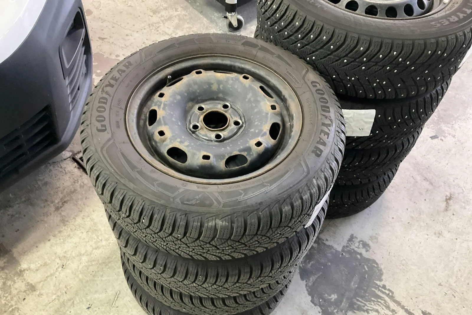 Vehicle image 10