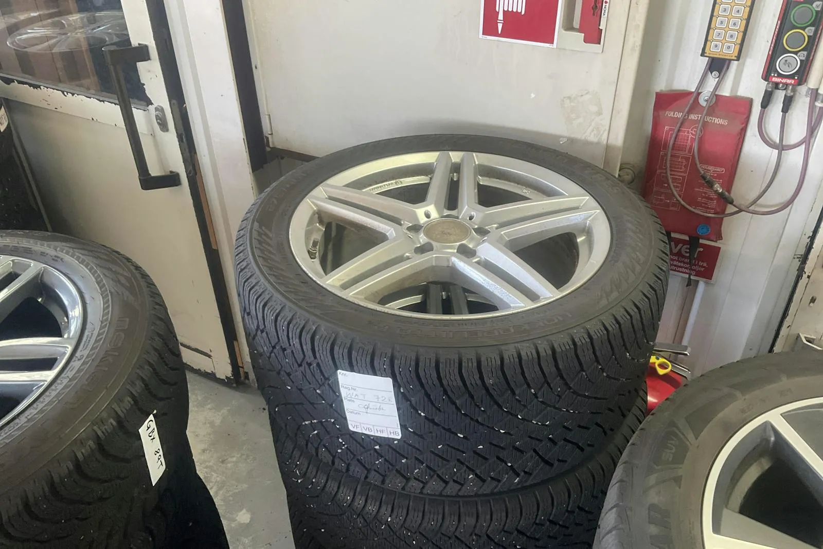 Vehicle image 14