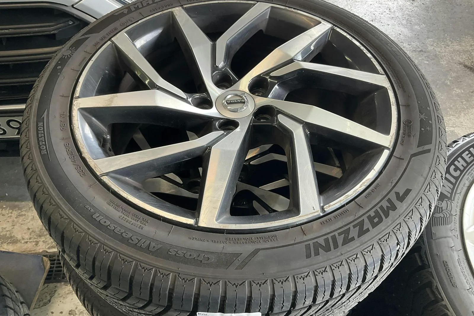 Vehicle image 13