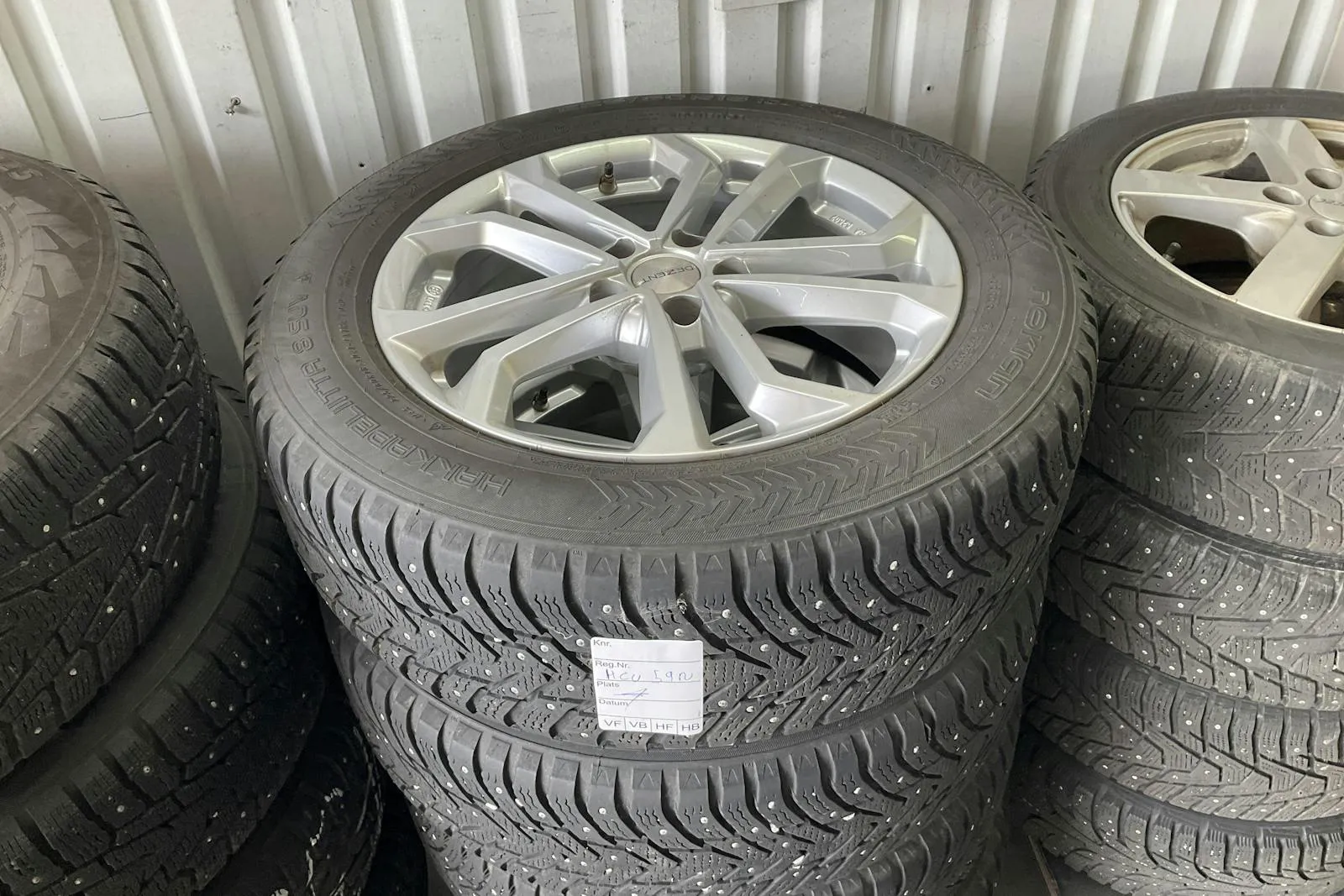 Vehicle image 14