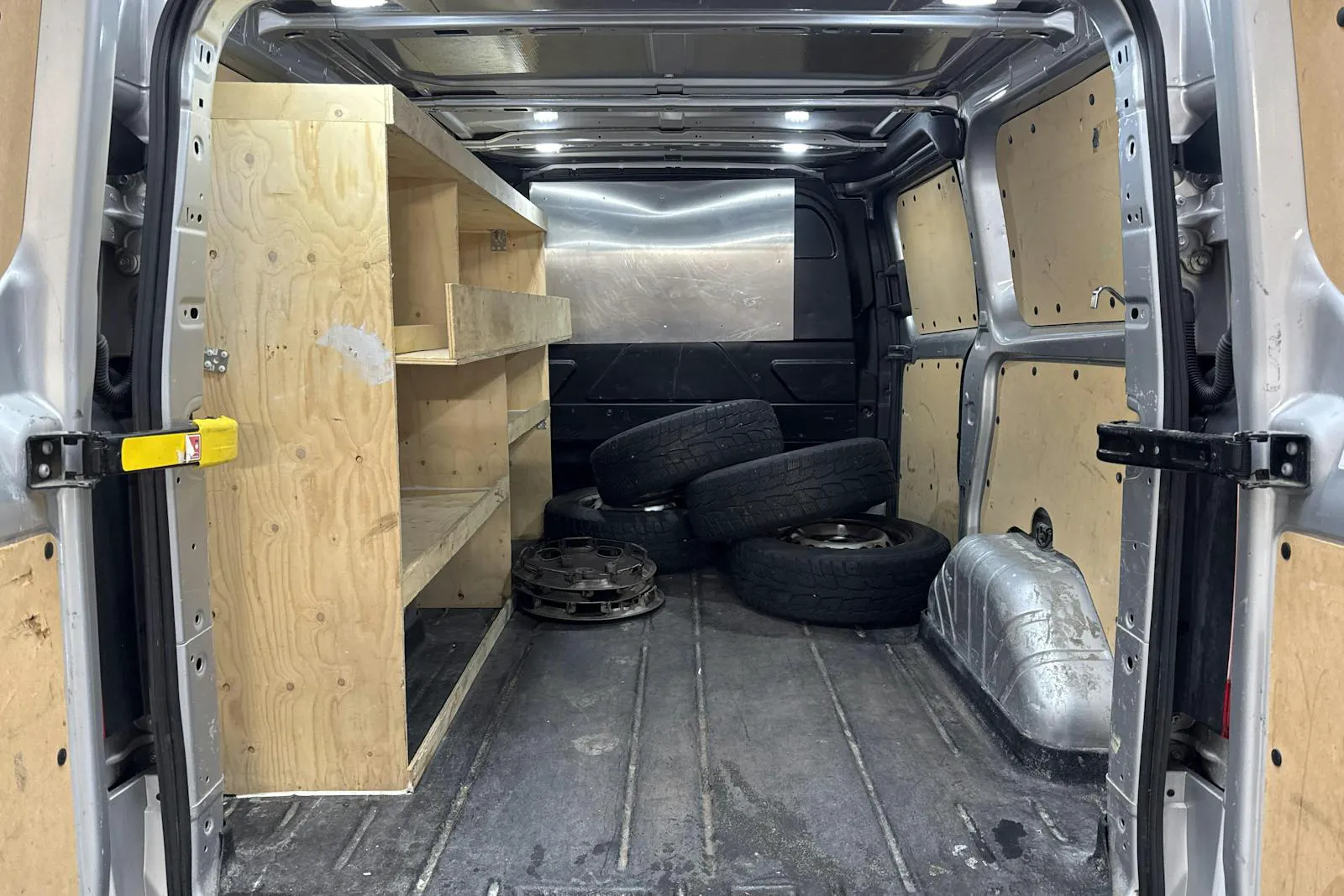 Vehicle image 7
