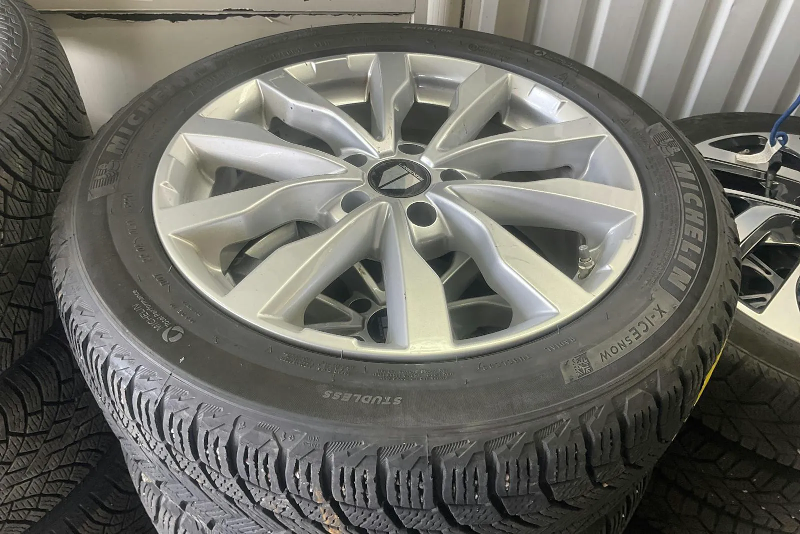 Vehicle image 16