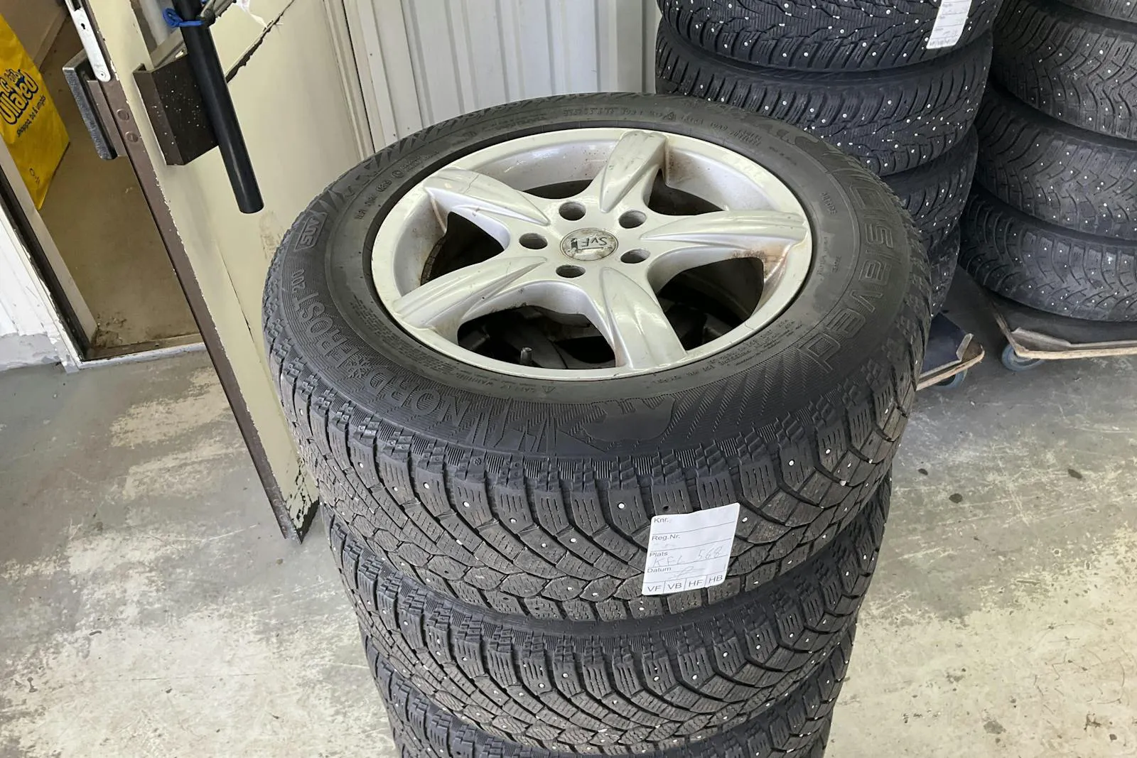 Vehicle image 10