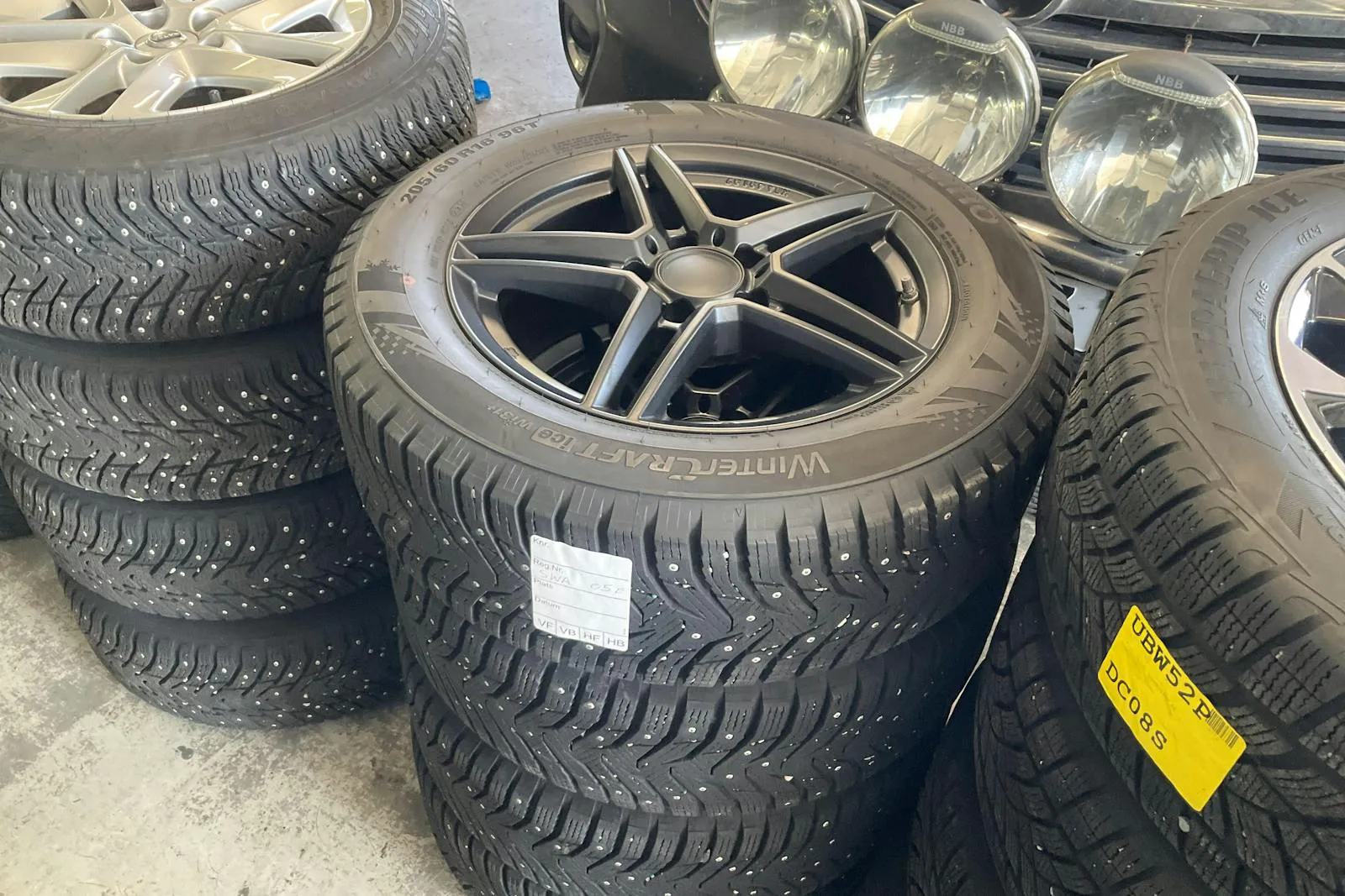 Vehicle image 10