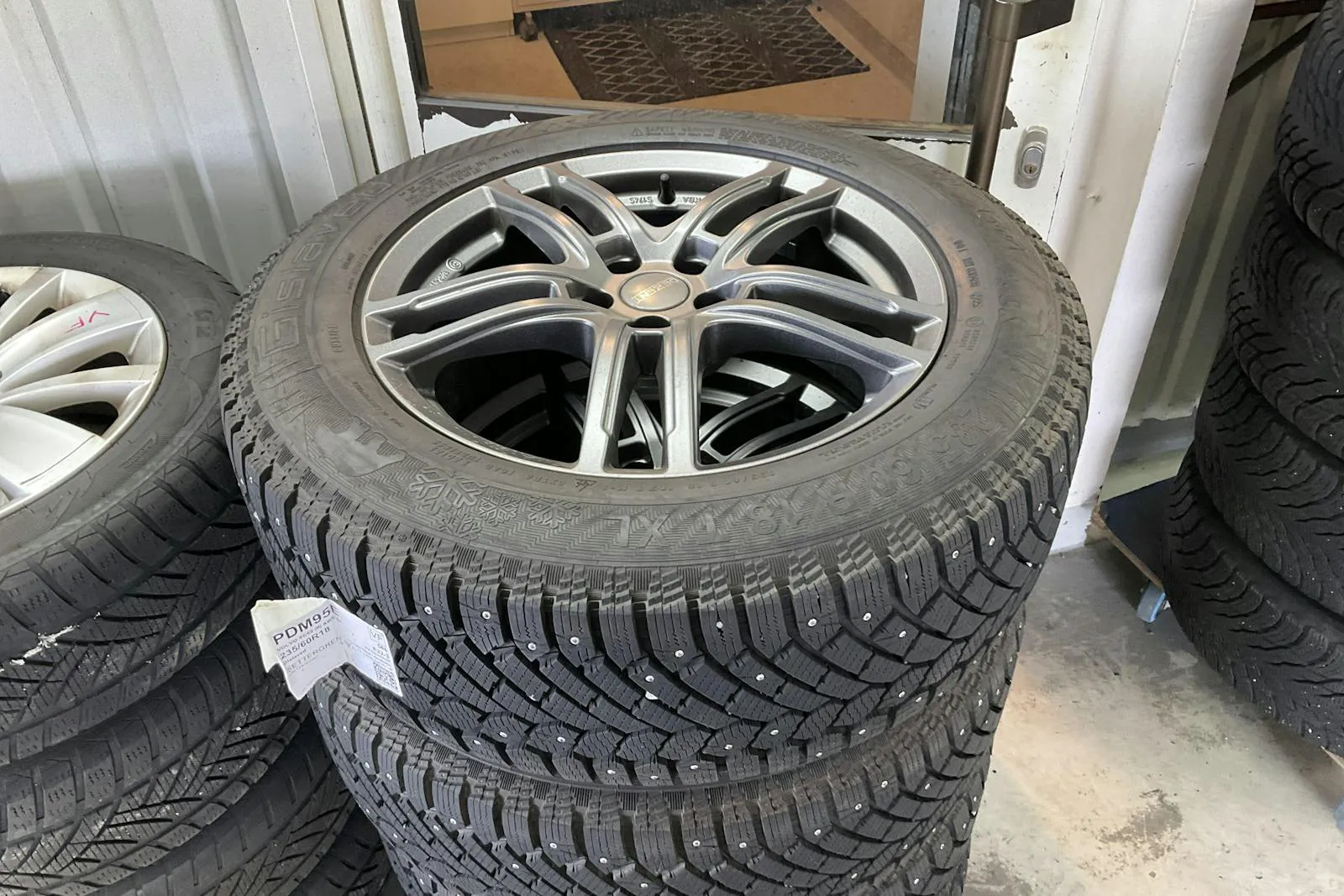 Vehicle image 14