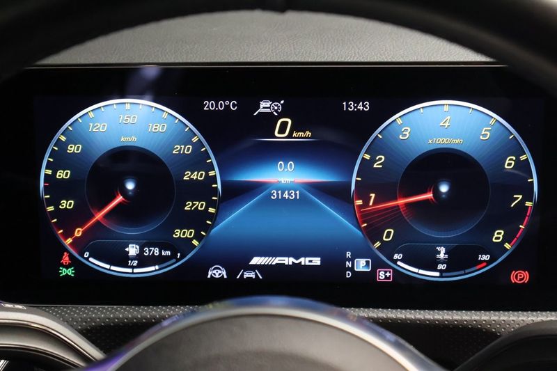 Mercedes A45 AMG bild 17