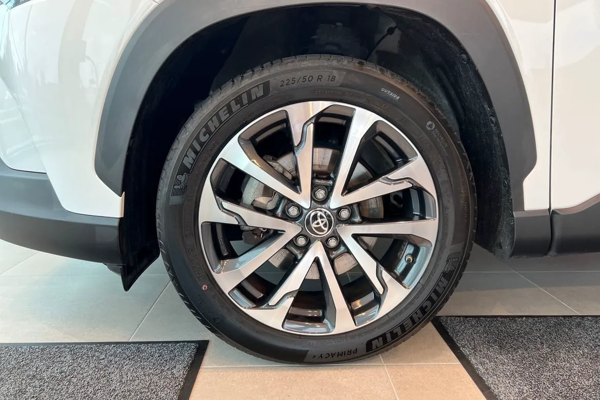 Vehicle image 16