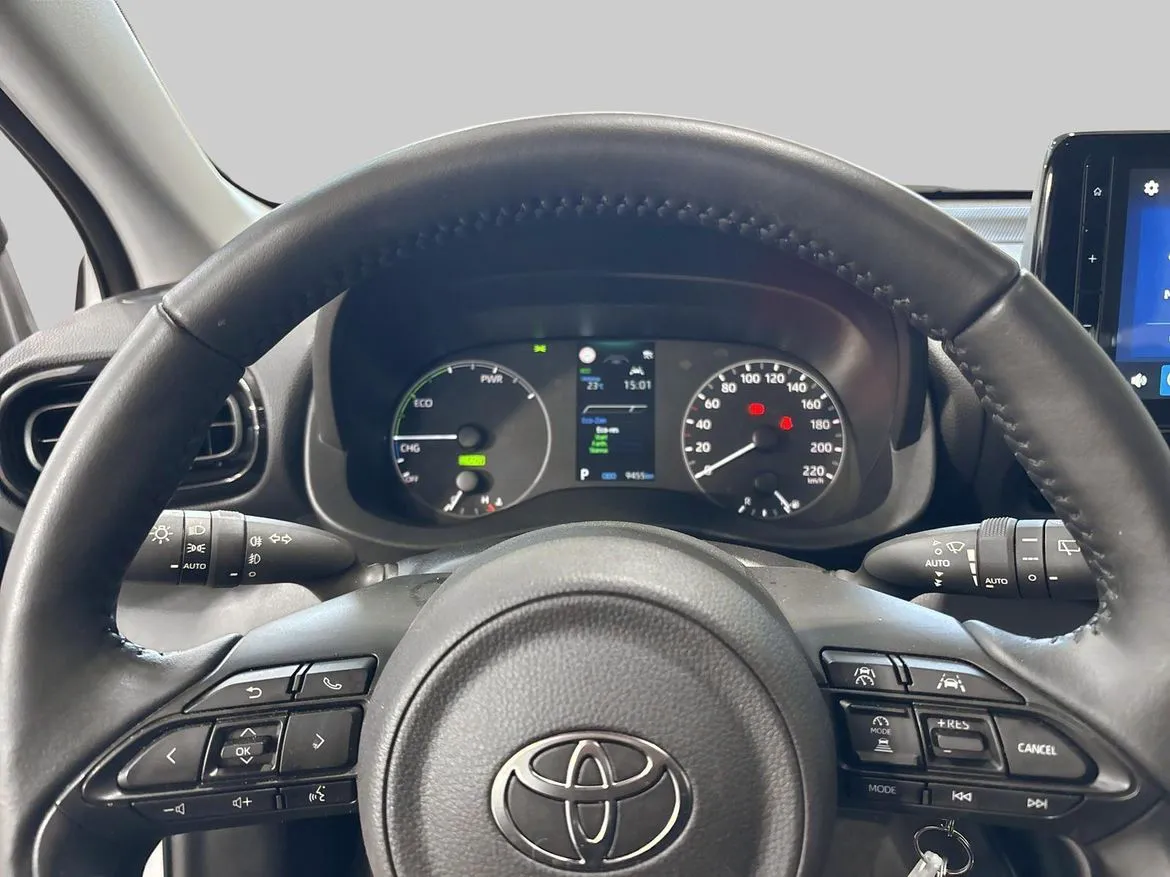 Vehicle image 14