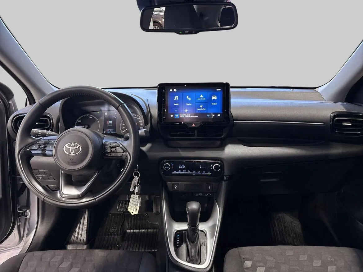 Vehicle image 11