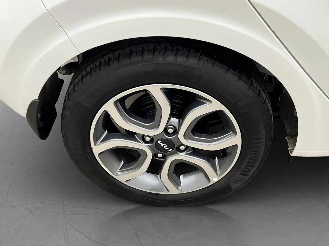 Vehicle image 25