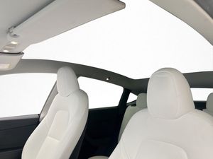 Tesla Model Y bild 14