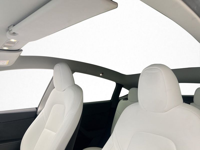 Tesla Model Y bild 14