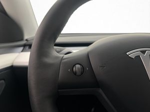 Tesla Model Y bild 17