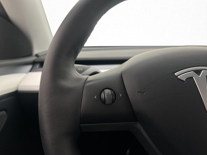 Tesla Model Y bild 17