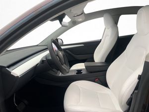 Tesla Model Y bild 13