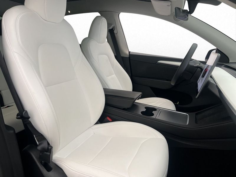 Tesla Model Y bild 28