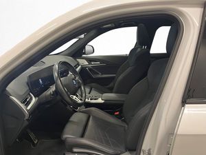 BMW iX1 bild 10