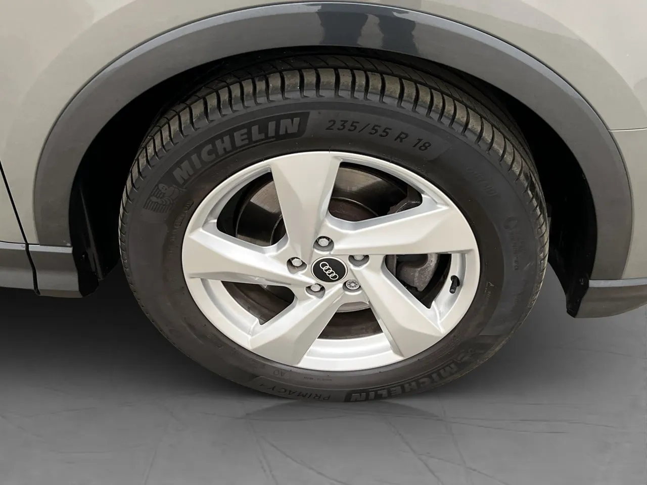 Vehicle image 32