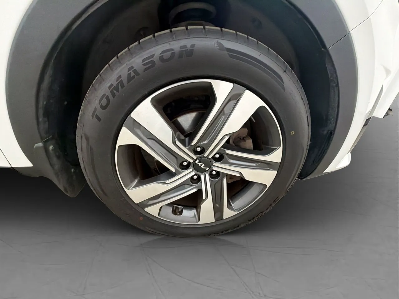 Vehicle image 32