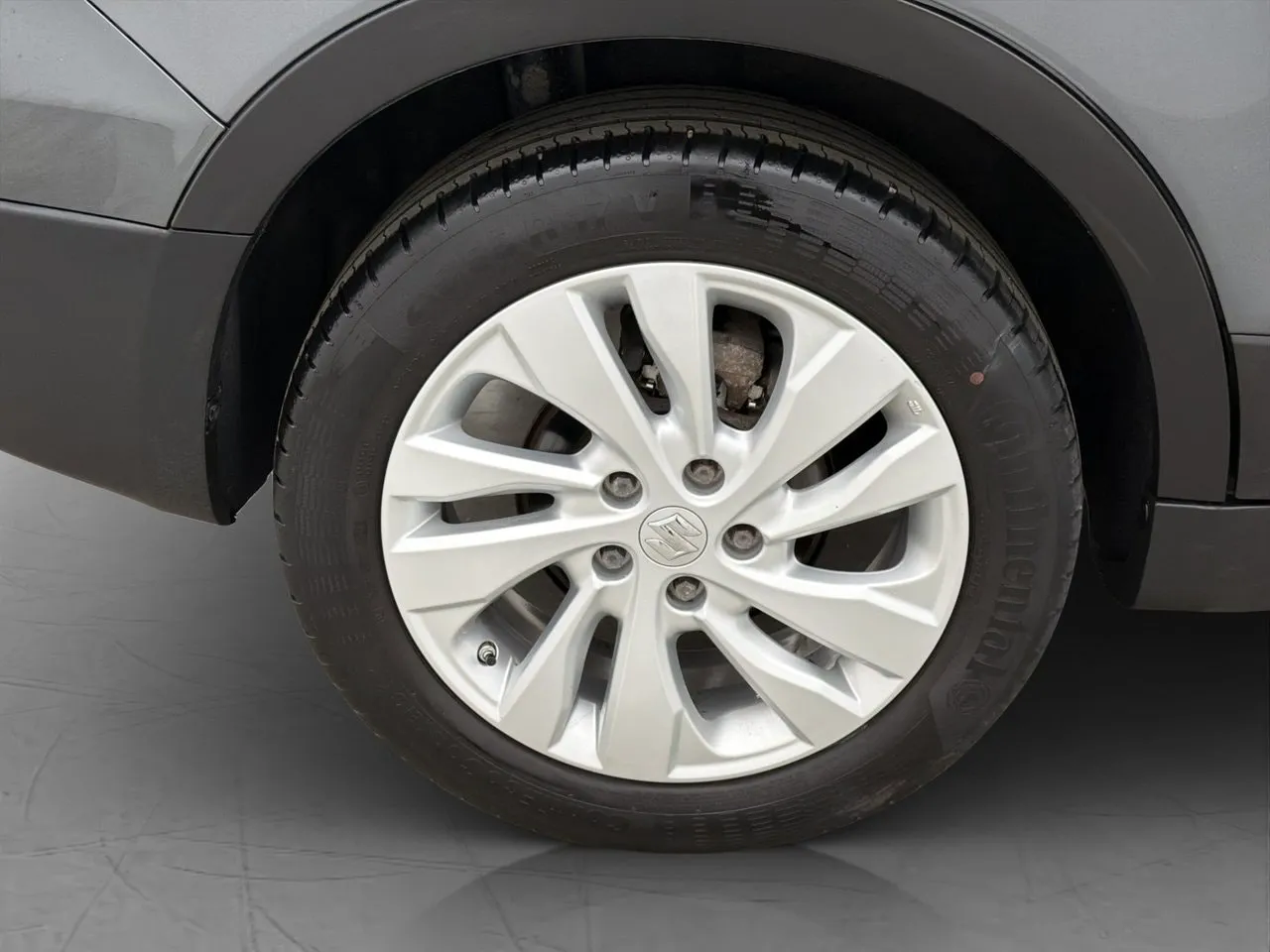 Vehicle image 25