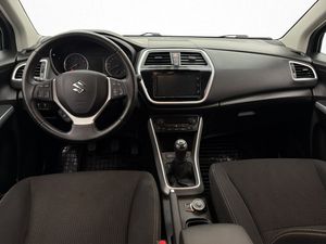 Suzuki S-CROSS bild 13