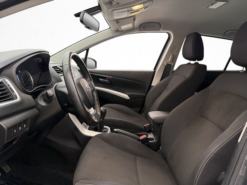 Suzuki S-CROSS bild 12
