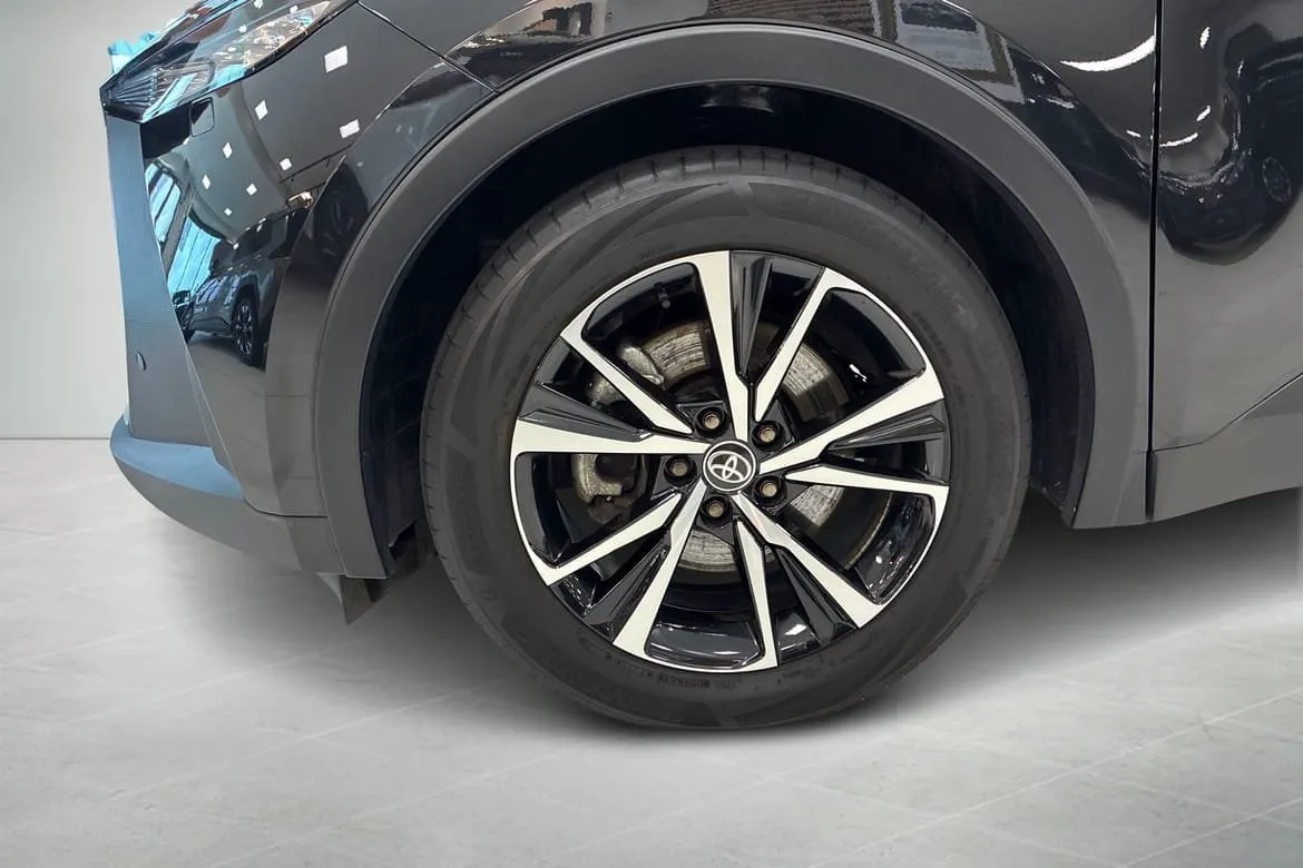 Vehicle image 14