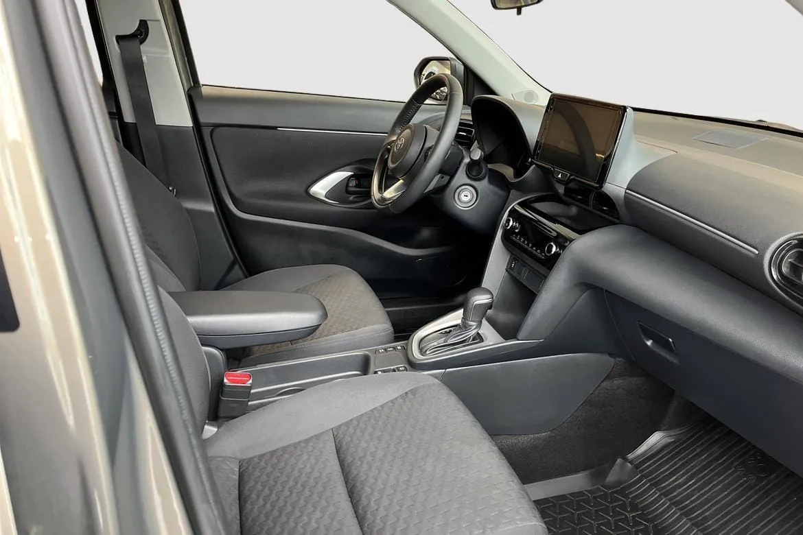 Vehicle image 6