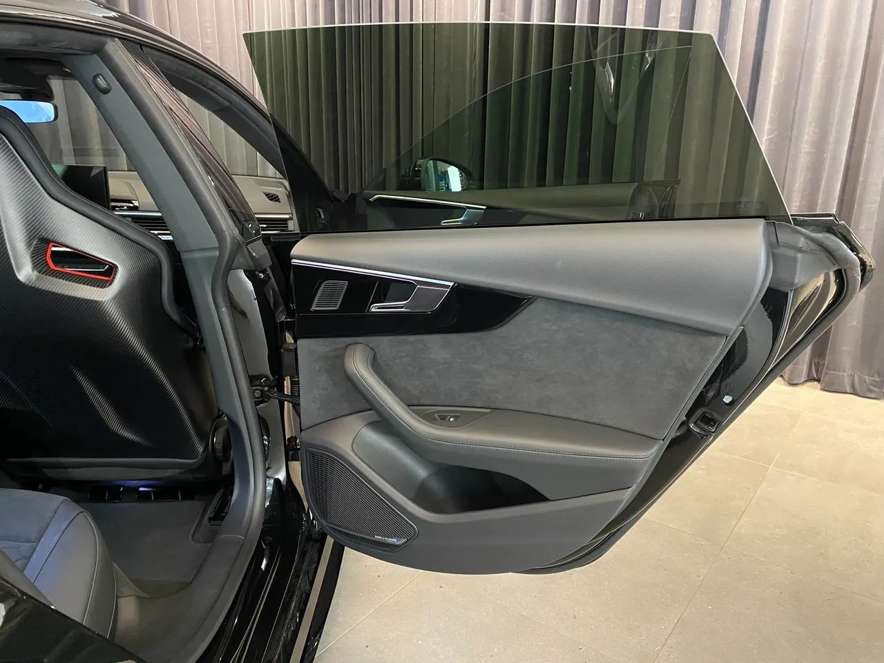 Vehicle image 28