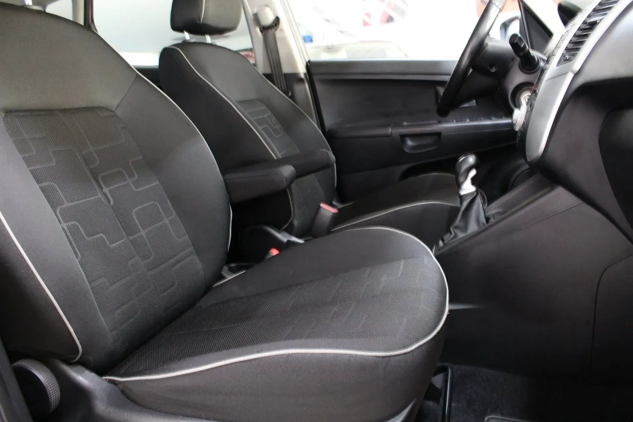 Vehicle image 15