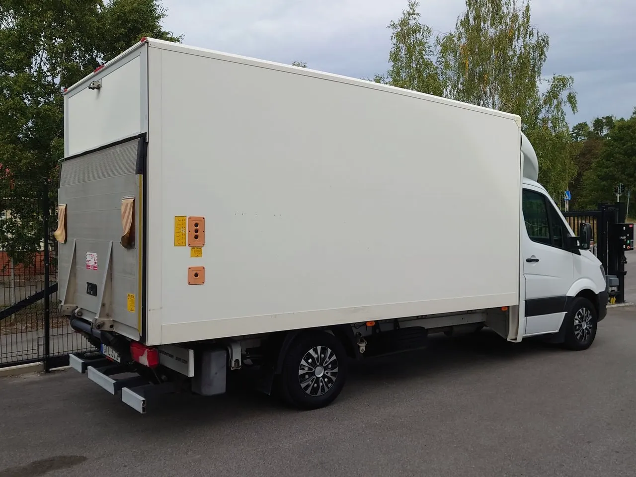 Vehicle image 5