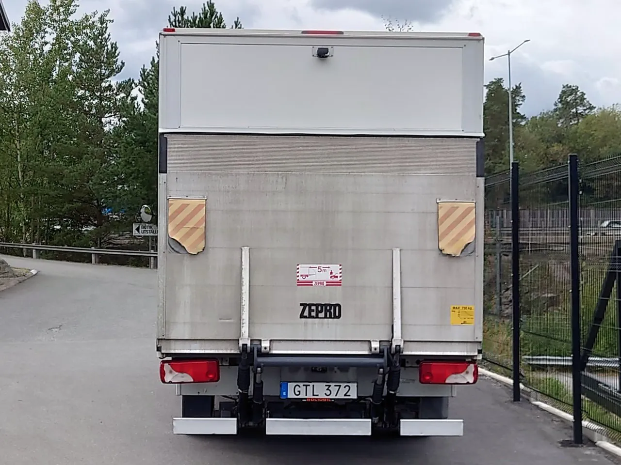 Vehicle image 4