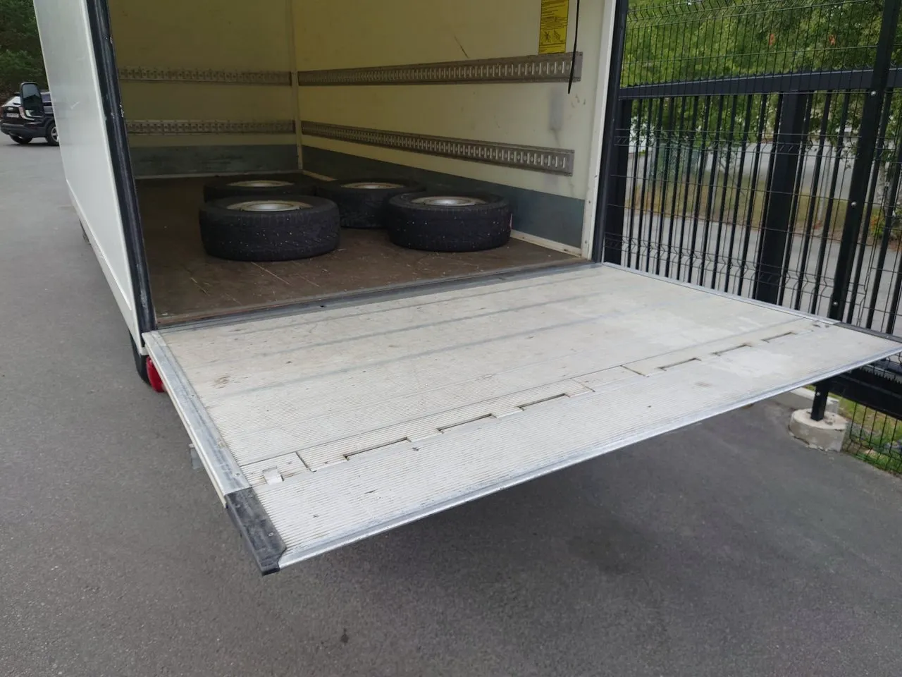 Vehicle image 13