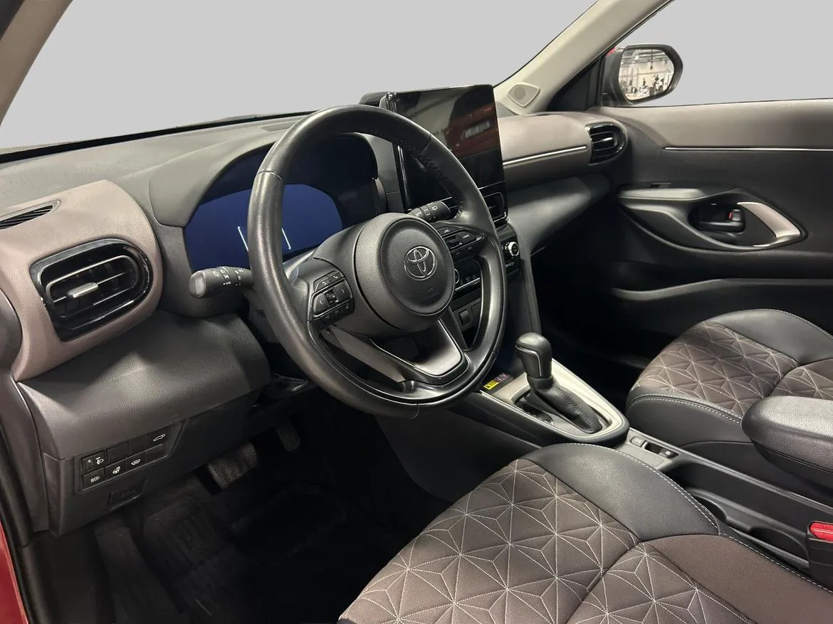 Vehicle image 13