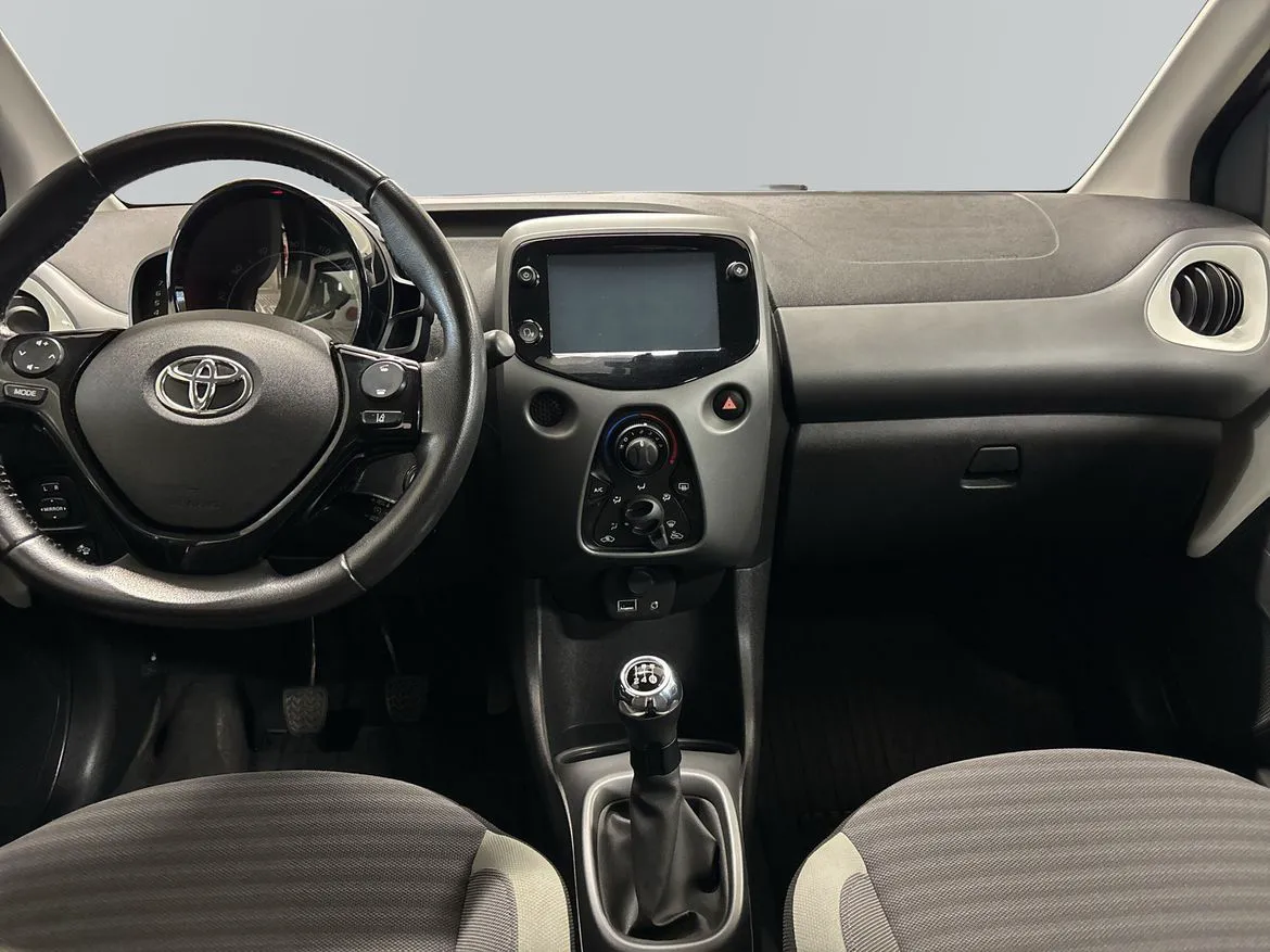Vehicle image 7