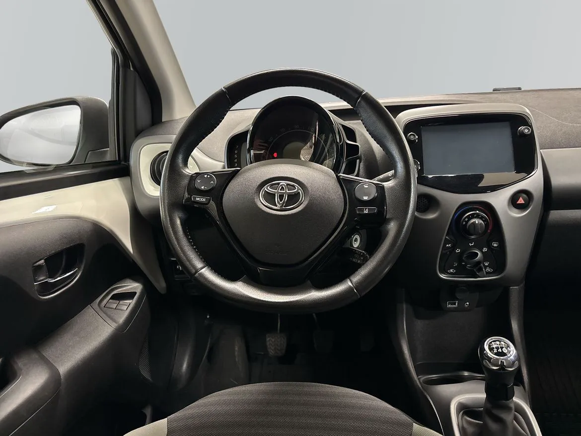 Vehicle image 8