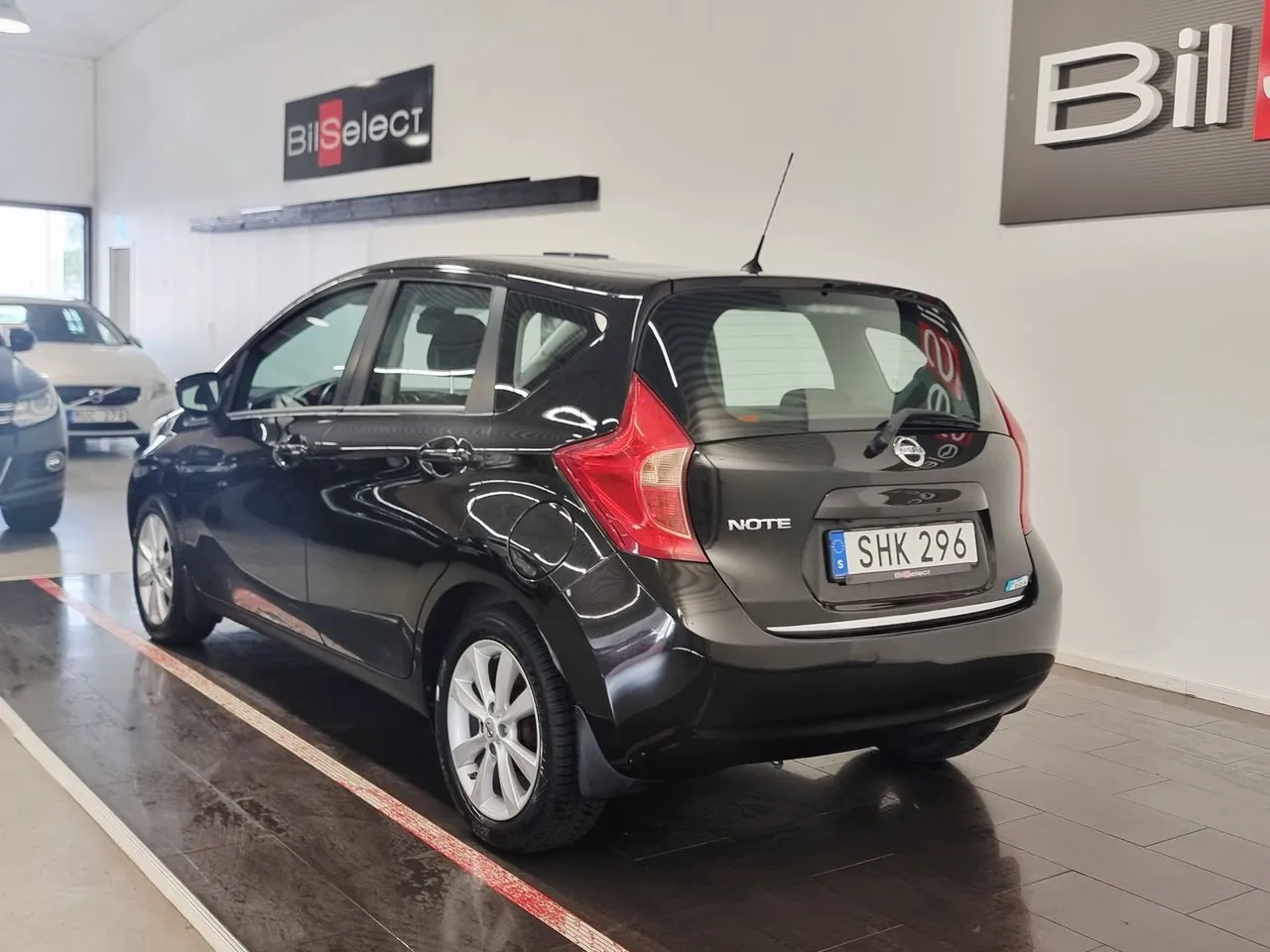 Vehicle image 18