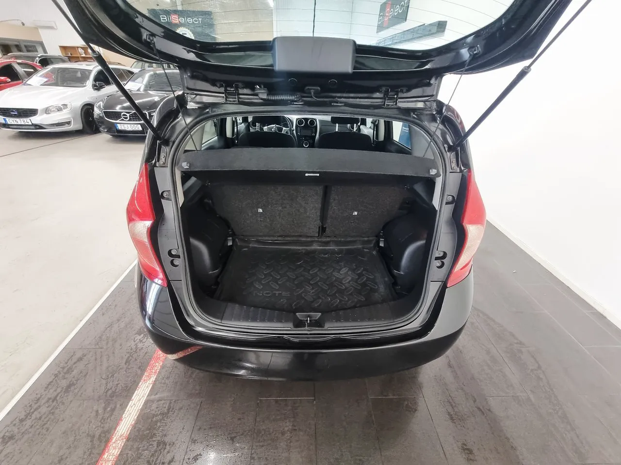 Vehicle image 25
