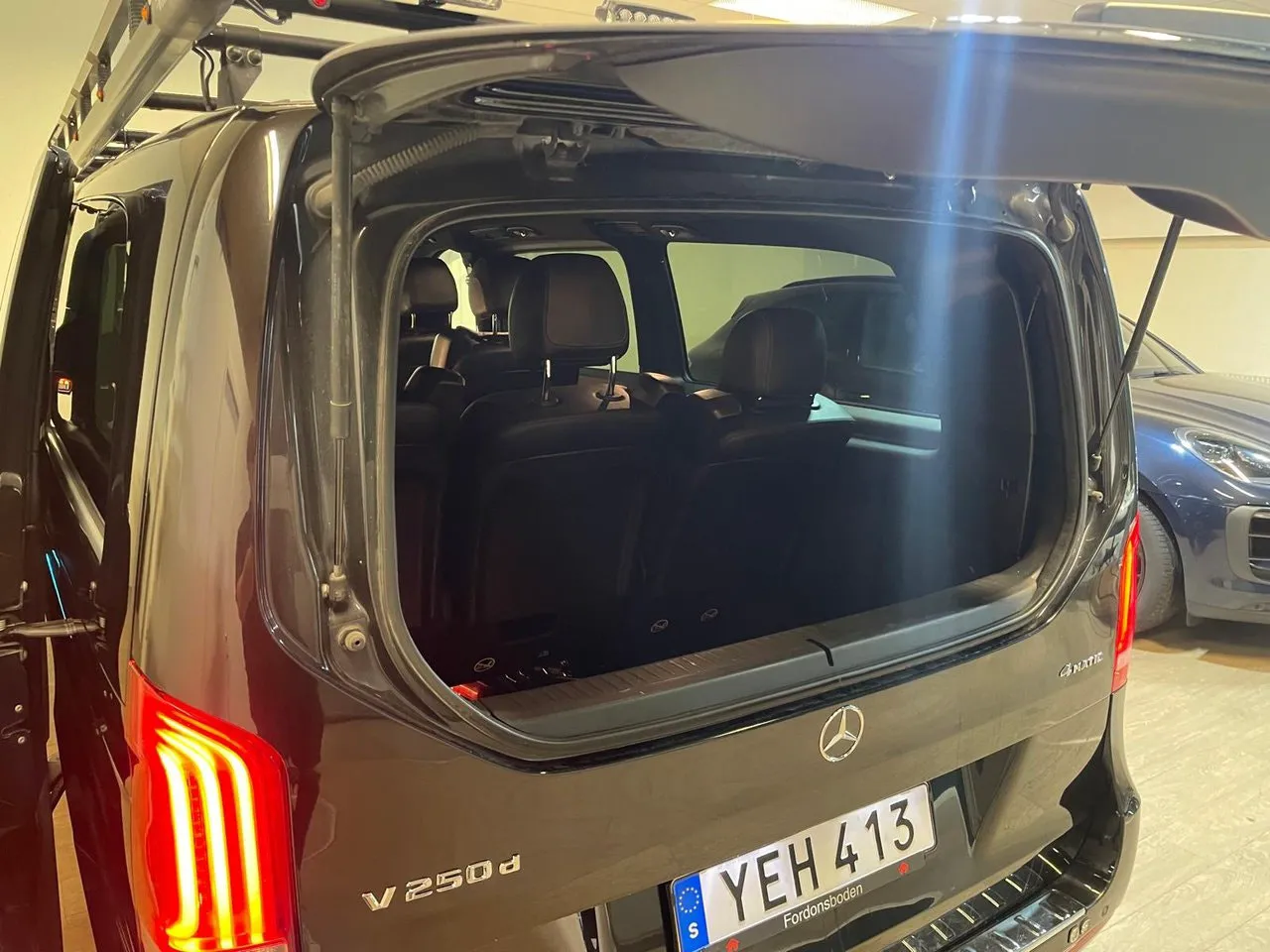 Vehicle image 28