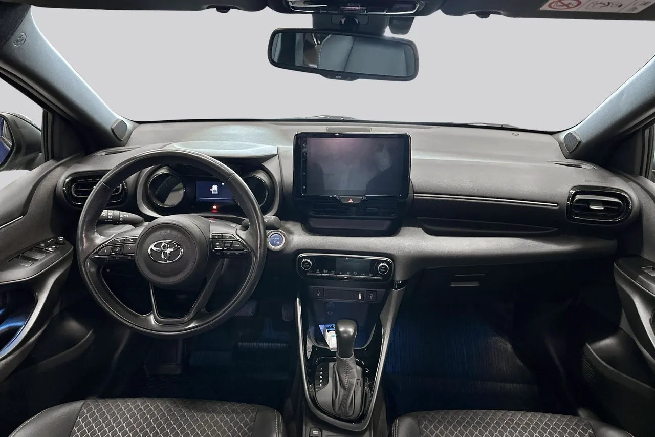 Vehicle image 6
