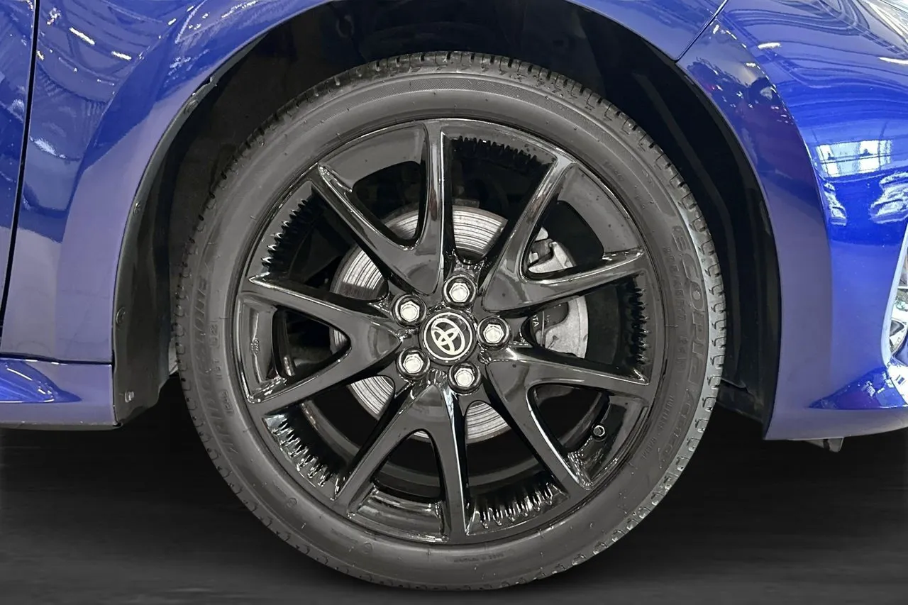 Vehicle image 14