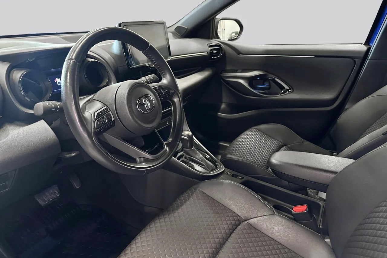 Vehicle image 7