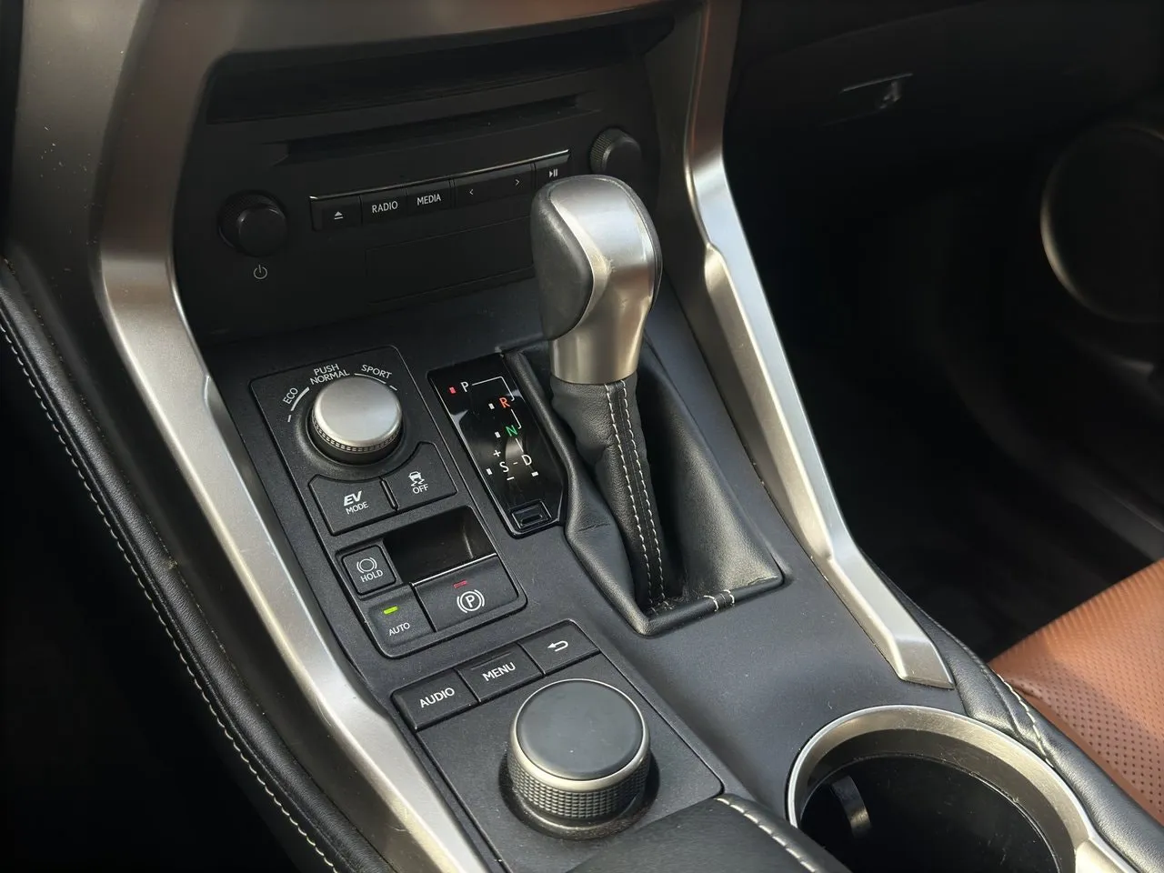 Vehicle image 16