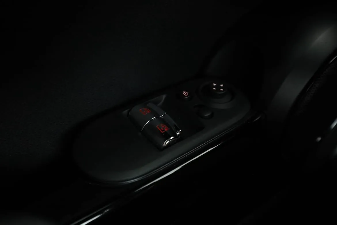 Vehicle image 28